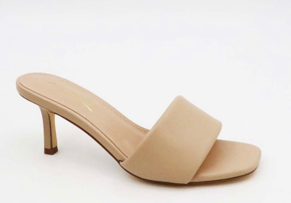 PLAIN NUDE KITTEN HEEL