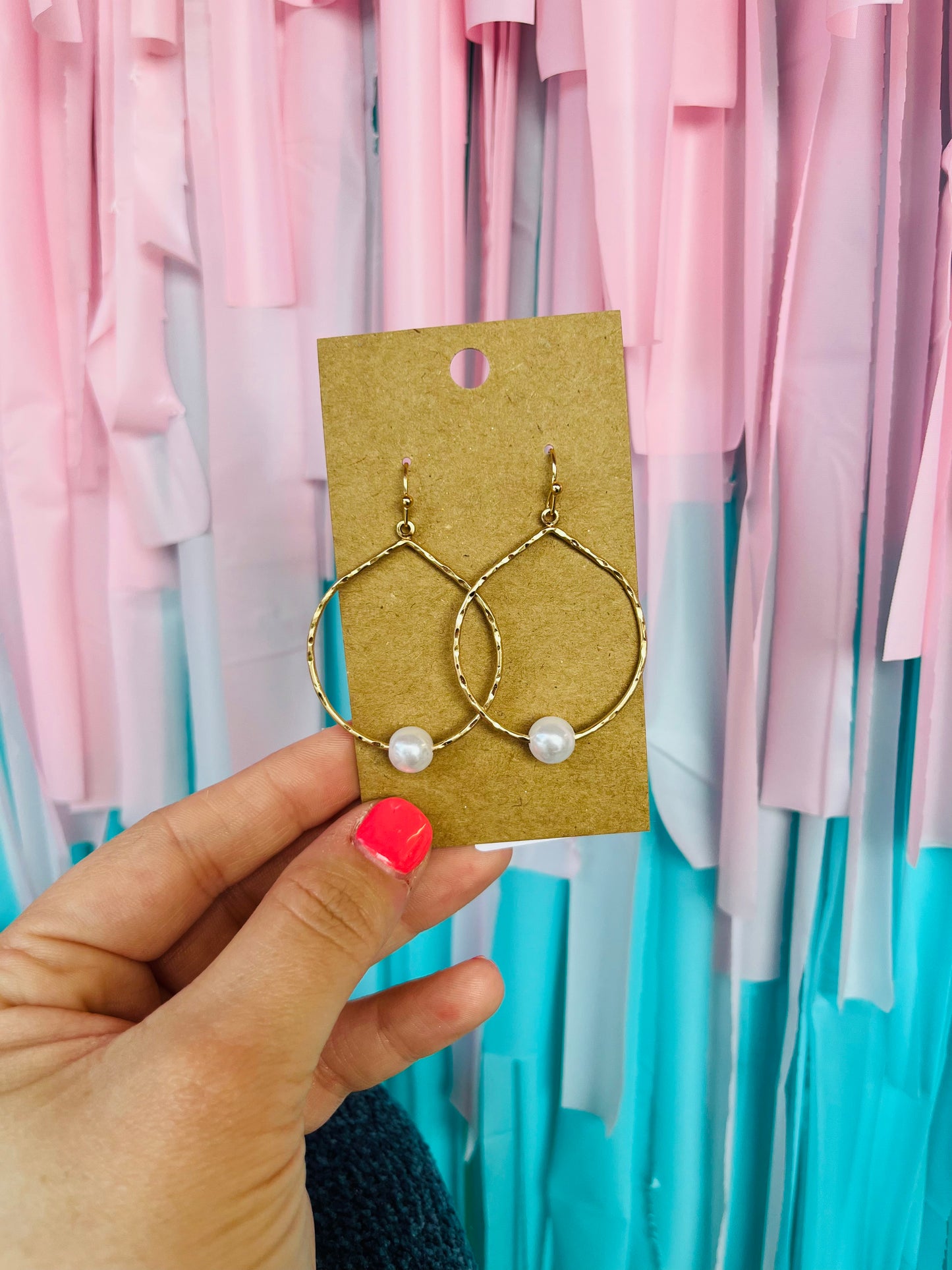 CRUMPLED TEARDROP CREAM PEARL EARRINGS