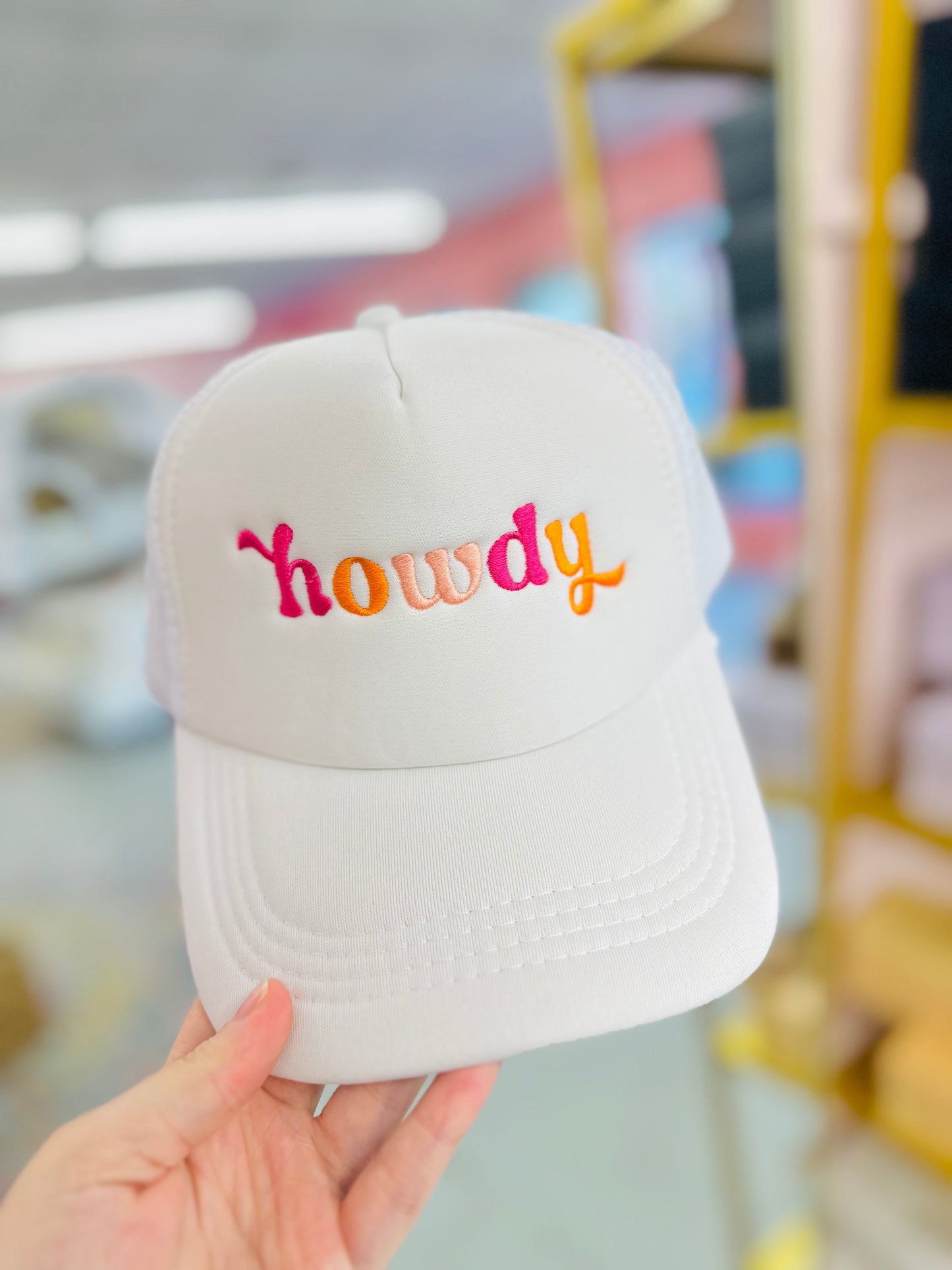 DARLING EFFECT HOWDY TRUCKER HAT