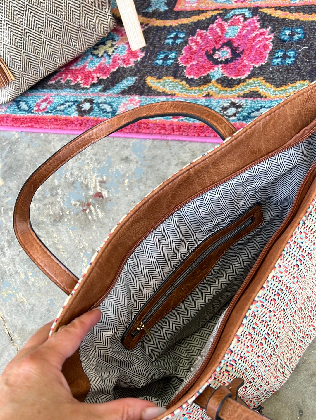 THE AUGUST 2 TONE NATURAL TOTE