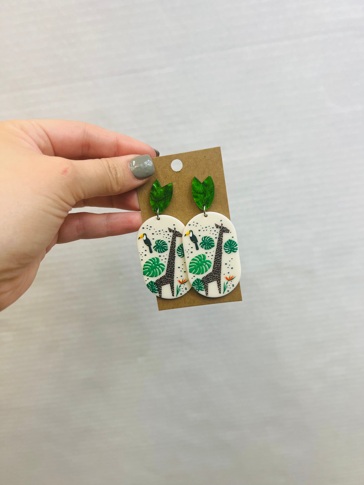 GIRAFFE AND LEAF DANGLE EARRING