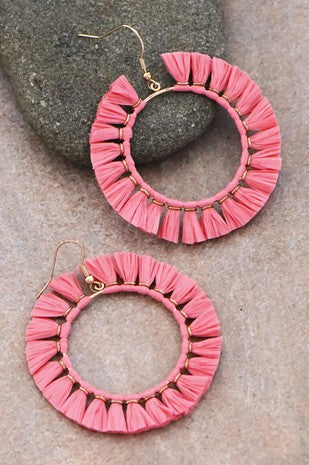 RAFFIA TASSEL FRINGE CIRCLE EARRINGS