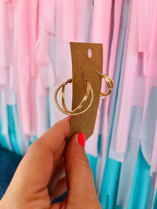 METAL TEXTURED X HOOP EARRINGS