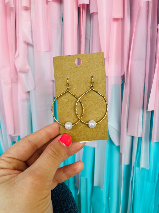 CRUMPLED TEARDROP CREAM PEARL EARRINGS