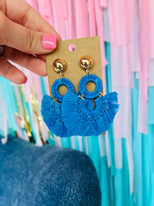 ROUND RAFFIA BALL BEAD DANGLE EARRINGS