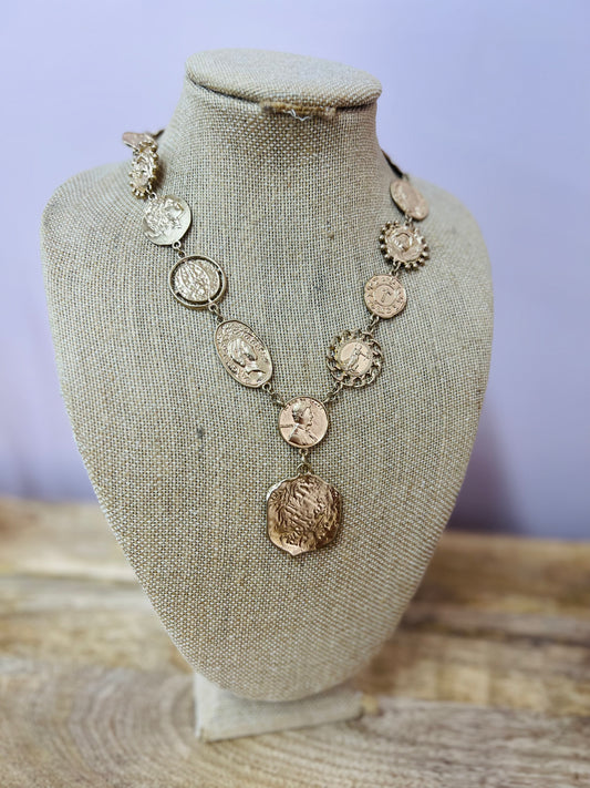 FLATTENED COIN DETAIL NECKLACE