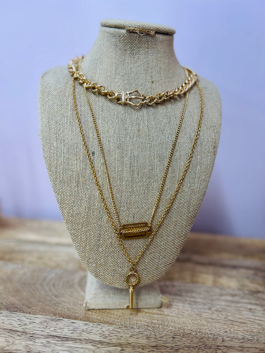 TRIPLE LAYER KEY DETAIL GOLD NECKLACE