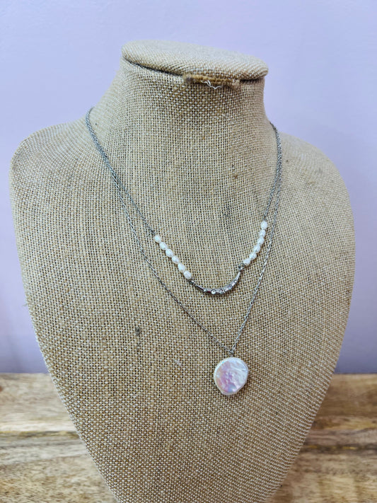 PEARL DETAIL AND SILVER NECKLACE