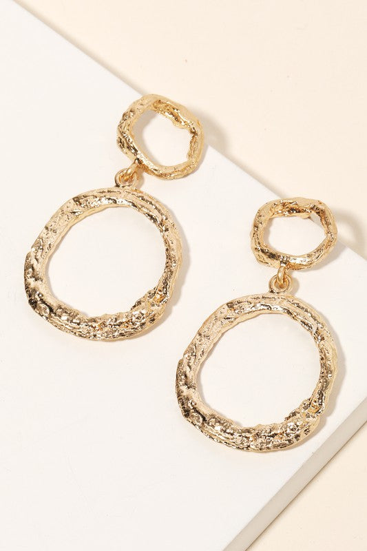 METALLIC CIRCLE CUTOUT DROP EARRING