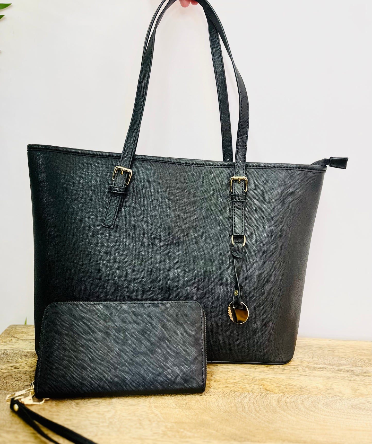 SAFFIANO SHOPPER BAG AND WALLET