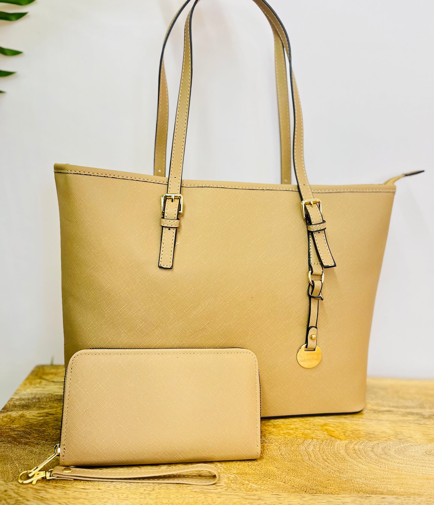 SAFFIANO SHOPPER BAG AND WALLET